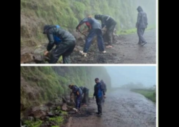 अणुस्कुरा घाटात दरड कोसळली