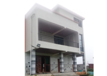 धारदार शस्त्र घेऊन चोरटा बंगल्यात घुसला