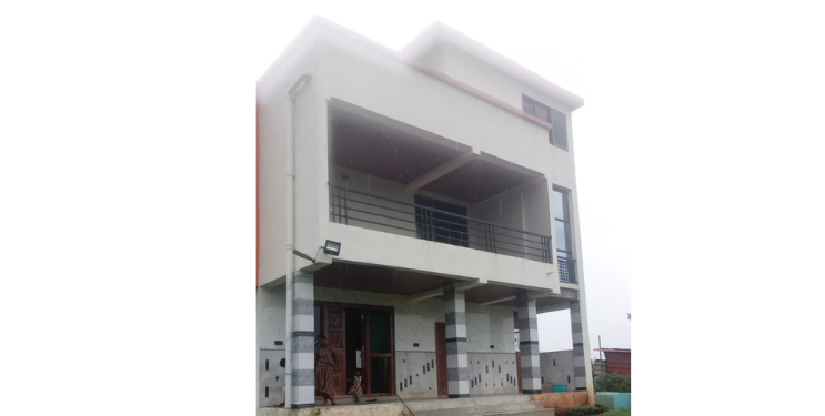 धारदार शस्त्र घेऊन चोरटा बंगल्यात घुसला