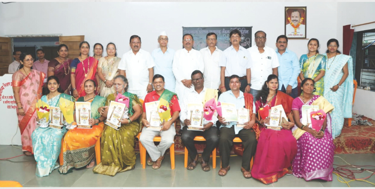 शिक्षक व शिक्षकेत्तर कर्मचाऱ्यांचा सन्मान