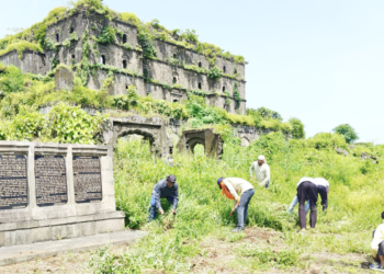 जंजिरा किल्ल्याच्या साफसफाईला सुरुवात