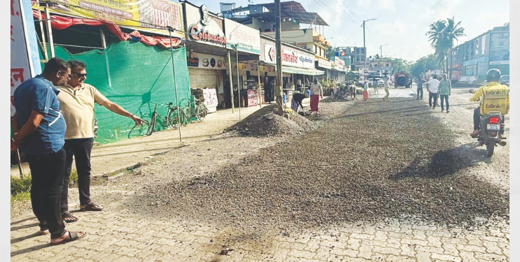 खड्डेमुक्तीसाठी प्रशांत नाईक यांचा पुढाकार