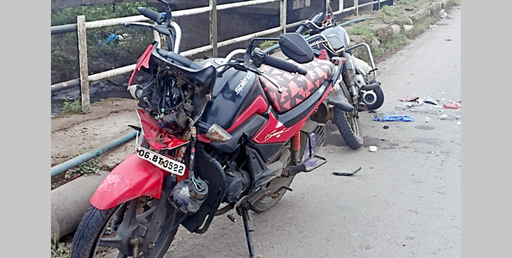 दोन दुचाकींची समोरासमोर धडक; एक जण गंभीर जखमी