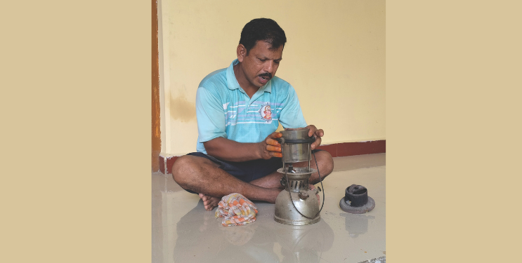 कंदिलातून प्रकाशाची वाट