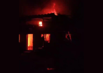 आंबिवली गावामधील घराला भीषण आग