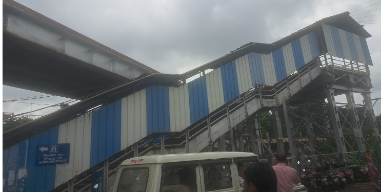 कर्जत स्थानकात नवीन पूल