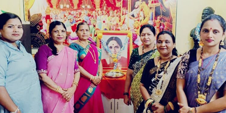उरणमध्ये मीनाताई ठाकरे यांना आदरांजली