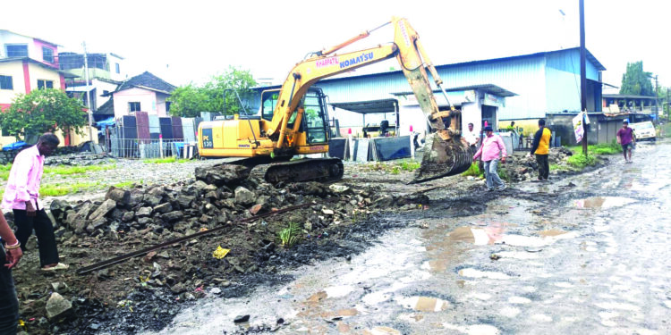 दिघोडे चौकातील अतिक्रमण हटवले