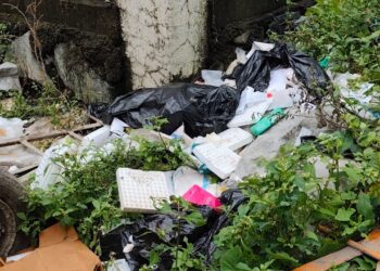 बायोमेडिकल कचरा उघड्यावर