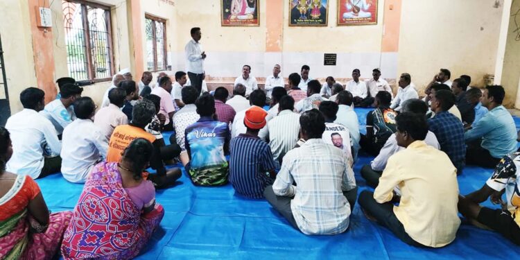 कालव्याच्या पाण्यासाठी शेतकरी एकवटले