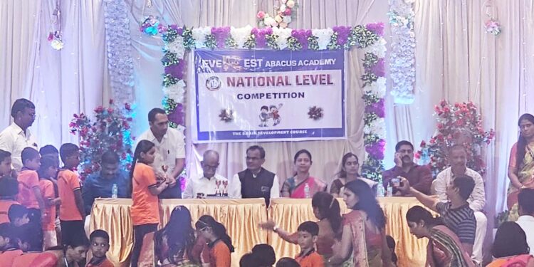 प्रार्थना लाडचे स्पर्धा परीक्षेत यश