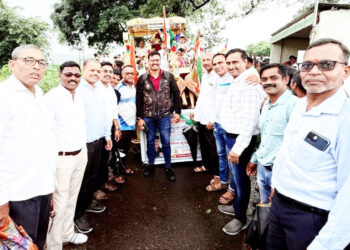 उत्तम खरीवले भारतीय सैनिक सेवेतून निवृत्त