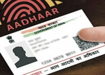 विद्यार्थी आधारकार्ड अपडेटचा गोंधळ