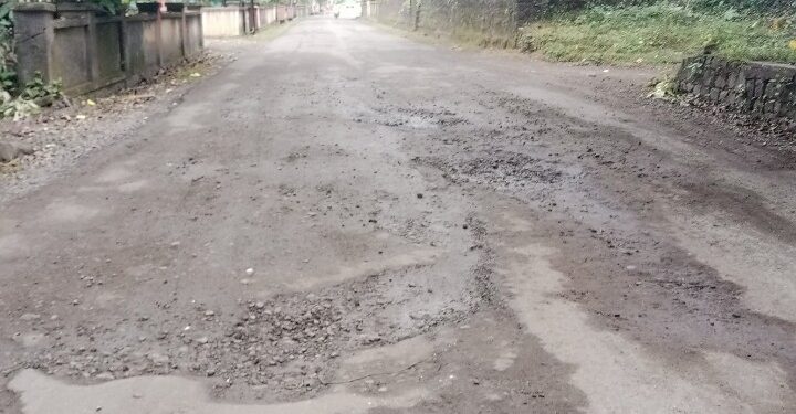 मुरुडमधील रस्त्यावरील खड्डे कधी बुजवणार?