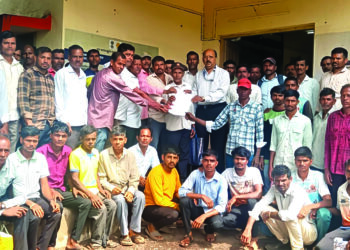 आदिवासी बांधवांची तहसील कार्यालयावर धडक