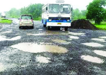 कोकणात जाण्याचा मार्ग खडतर