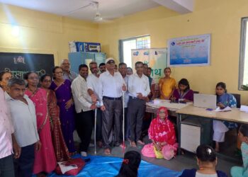 शासकीय योजनांचे कार्ड वितरण