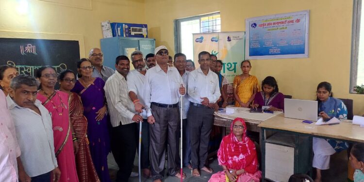 शासकीय योजनांचे कार्ड वितरण