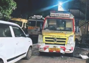 कर्जतमध्ये सहा तास रुग्णवाहिकेची प्रतीक्षा