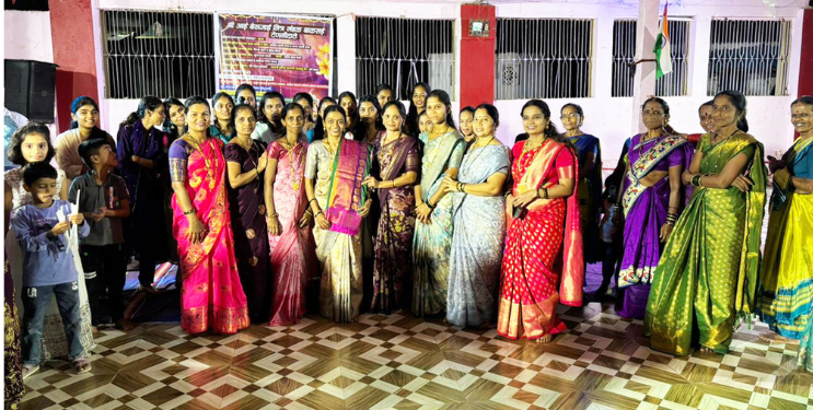 बाळसई येथे रंगला पैठणीचा खेळ