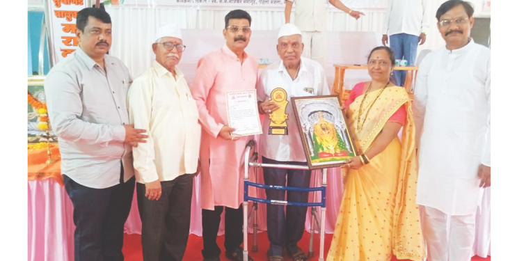 गोविंद तळेकर यांचा सन्मान