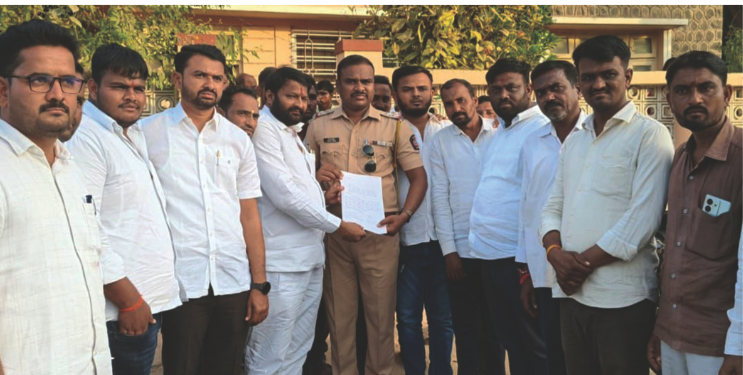 स्व. गणपतराव देशमुखांच्या घरावर हल्ला