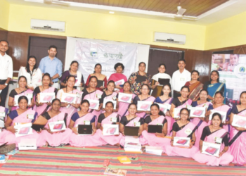 अंगणवाडी सेविका, सुपरवायझरना टॅबचे वितरण