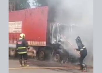 भर रस्त्यात बर्निंग ट्रकचा थरार