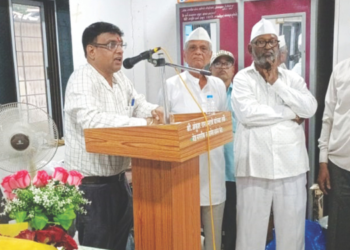 ज्येष्ठांकडून तहसीलदारांचा सत्कार