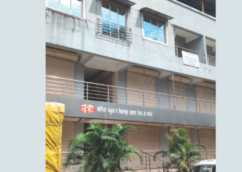 व्यापारी संकुल ठेकेदाराच्या घशात घालण्याचा डाव