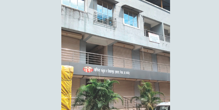 व्यापारी संकुल ठेकेदाराच्या घशात घालण्याचा डाव