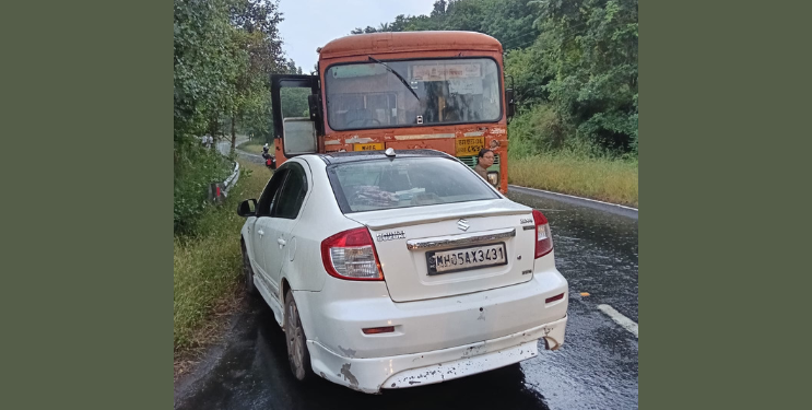 महाड- विन्हेरे रस्त्यावर एसटी बस- कारची समोरासमोर धडक