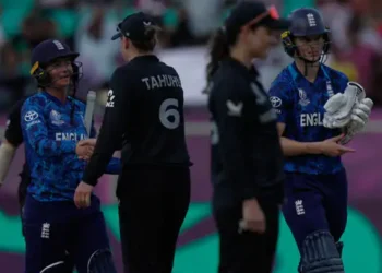 इंग्लंडने न्यूझीलंडला 8 विकेट्सने हरवले