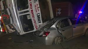 भरधाव कंटेनरची तीन गाड्यांना धडक; दोन जखमी