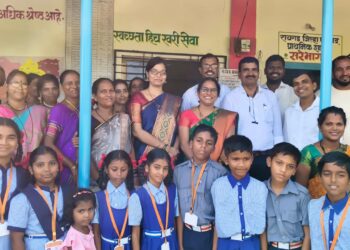 भावनिक वातावरणात शिक्षकांना निरोप