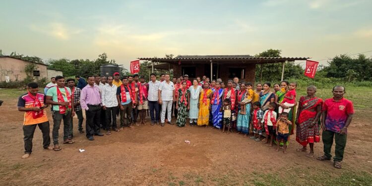 कुर्डूसमध्ये शिंदे गटाला दणका