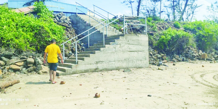 कोंडविल समुद्रकिनारी अतिक्रमण