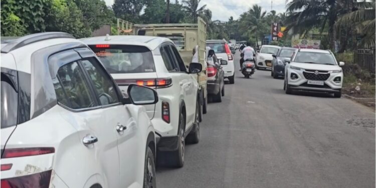 अलिबाग-वडखळ मार्गावर वाहतूककोंडी