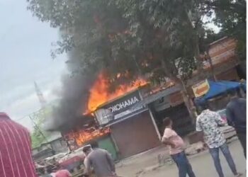 पळस्पे फाटा येथील टायरच्या गोदामाला भीषण आग