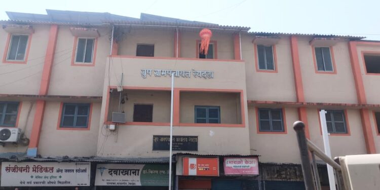 रेवदंड्याच्या उपसरपंचासह सदस्याला दणका