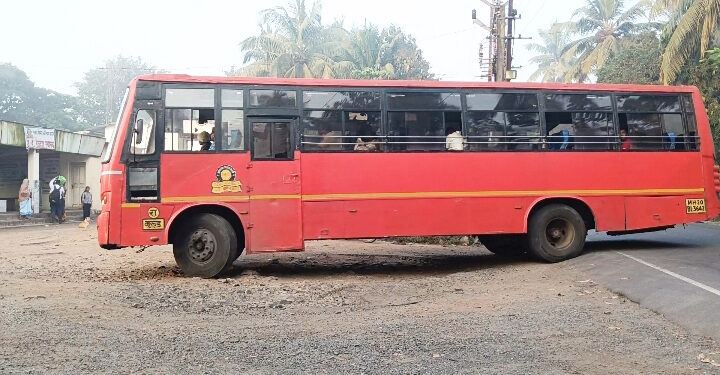 रेवदंडा बसस्थानकाची दुरवस्था