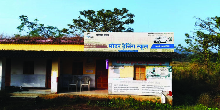 ग्रामीण भागात कार चालविण्याच्या प्रशिक्षणाला उत्स्फुर्त प्रतिसाद