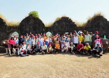 जंजिरा किल्ल्यावर दृष्टीबाधित विद्यार्थ्यांची सफर