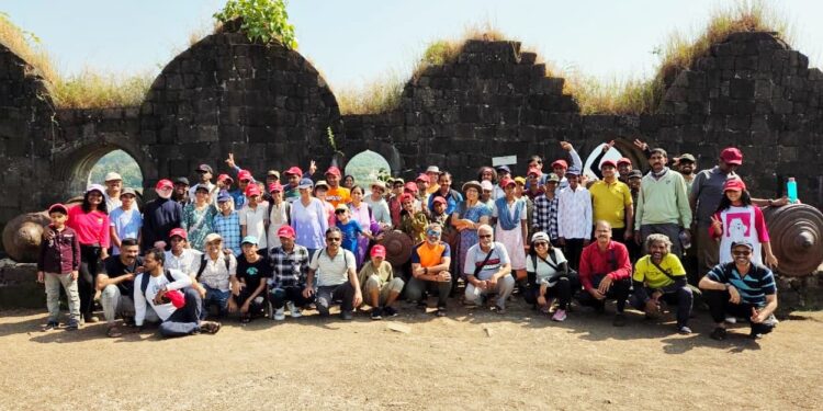 जंजिरा किल्ल्यावर दृष्टीबाधित विद्यार्थ्यांची सफर