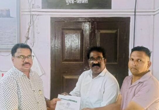 आधार सेवा पुर्ववत करण्याची मागणी