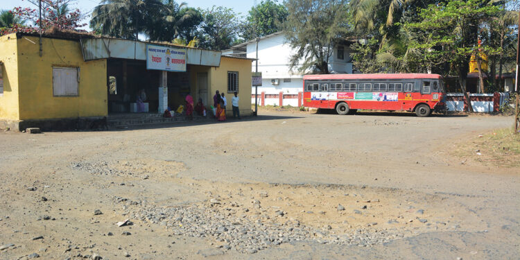 रेवदंडा बसस्थानकाची दुरवस्था