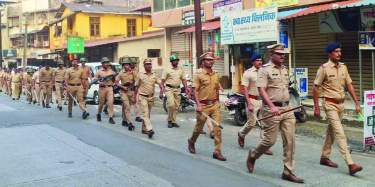 कर्जत पोलिसांचा रूट मार्च