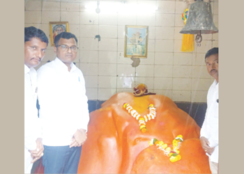 डॉ. बाबासाहेब देशमुख यांची शिंग्रोबा मंदिराला भेट