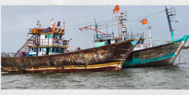 ‘त्या’ देवदूताने वाचविले पंधरा खलाशांचे प्राण