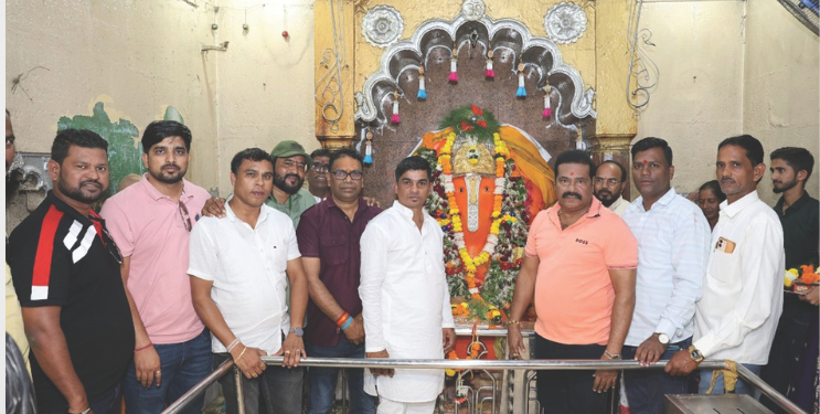 महागणपतीच्या दर्शनासाठी भाविकांची अलोट गर्दी